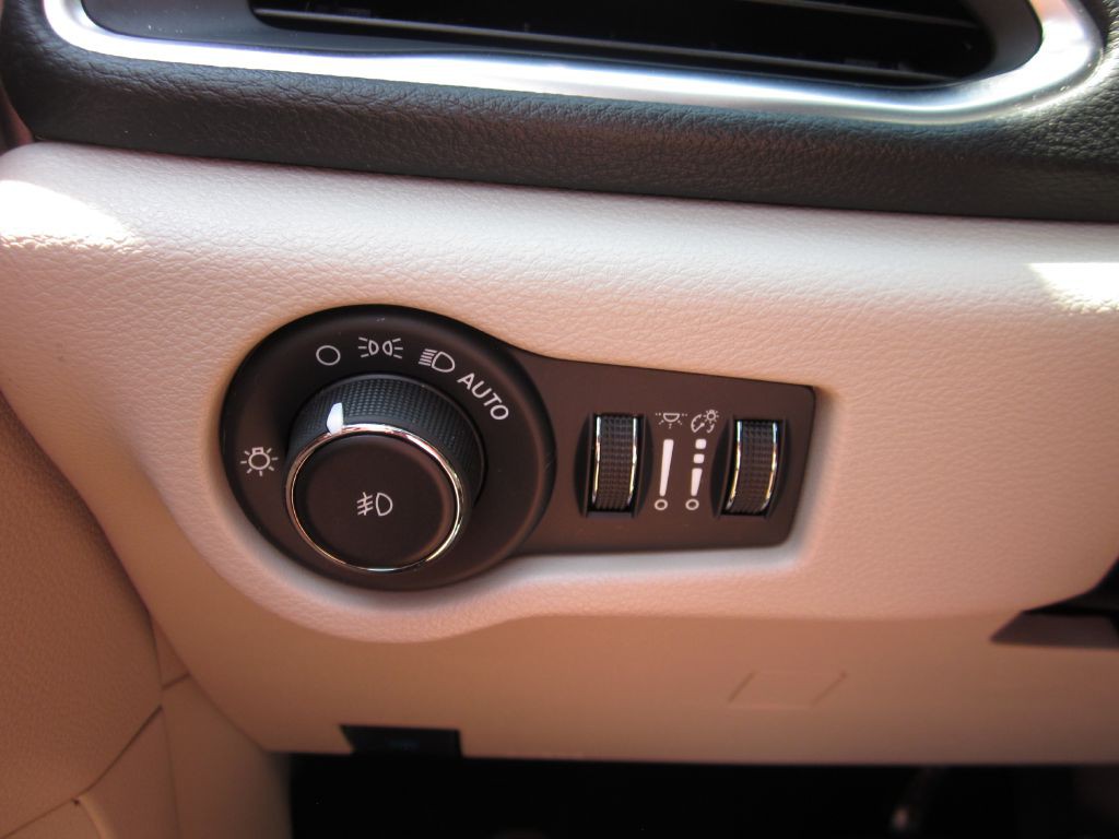 2023 Chrysler Pacifica Image 77