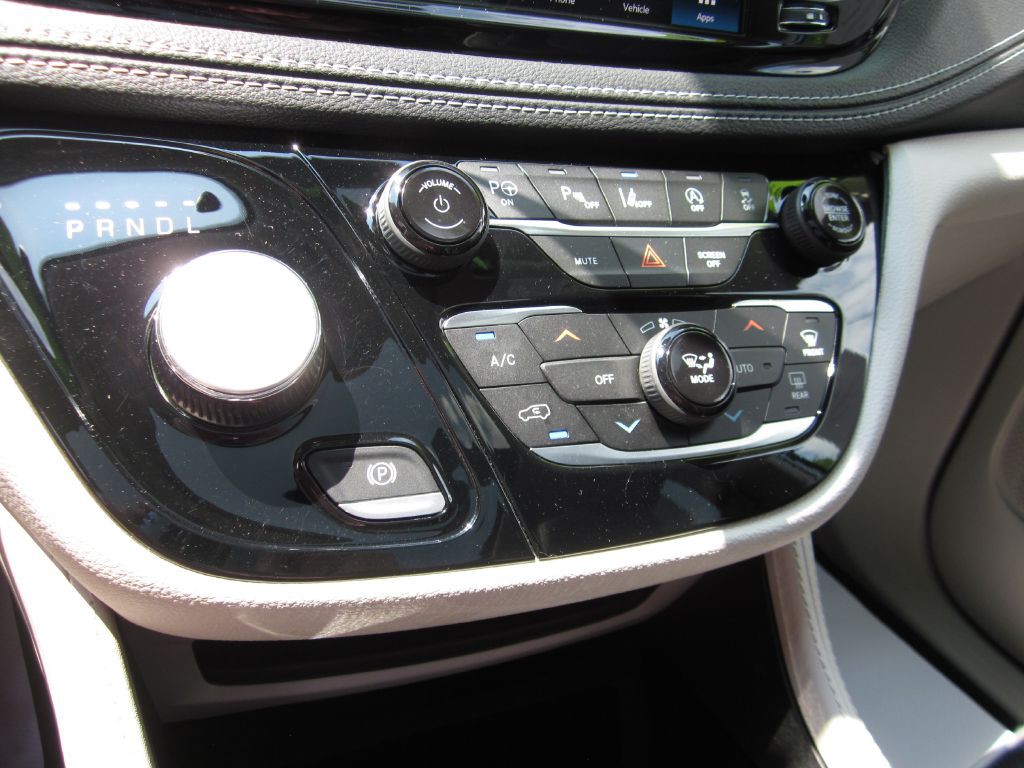 2023 Chrysler Pacifica Image 98