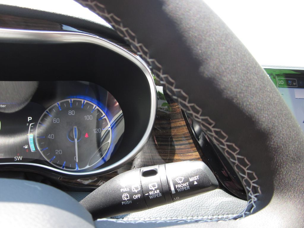 2023 Chrysler Pacifica Image 102