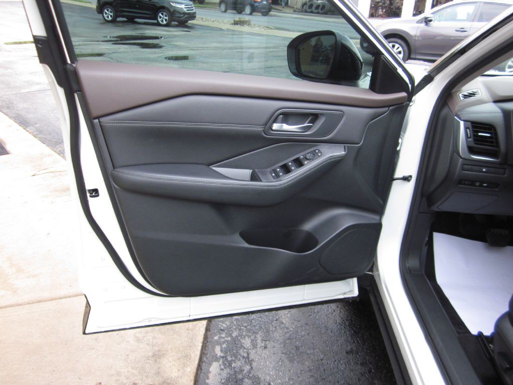 2023 Nissan Rogue Image 35