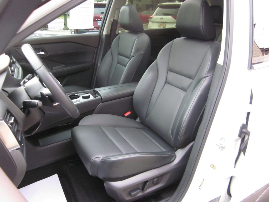 2023 Nissan Rogue Image 38