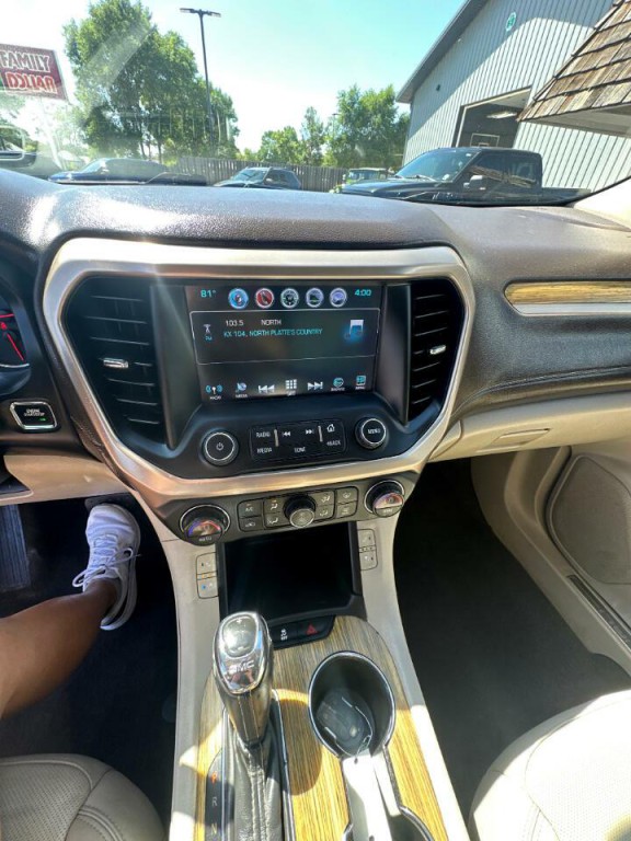 2018 GMC Acadia Image 15