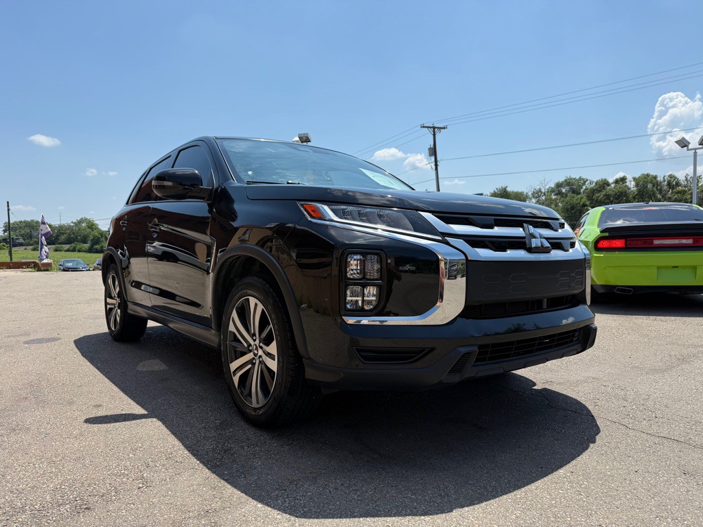 2021 Mitsubishi Outlander Image 3