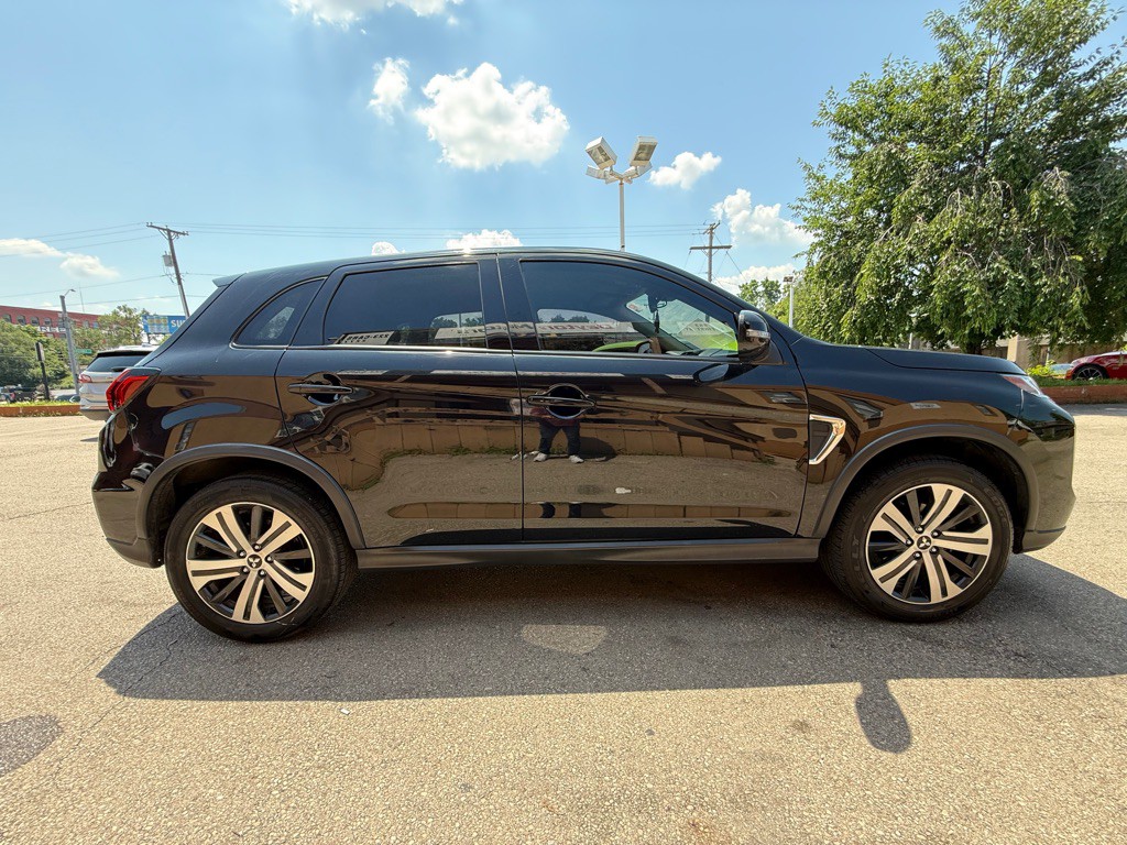 2021 Mitsubishi Outlander Image 4