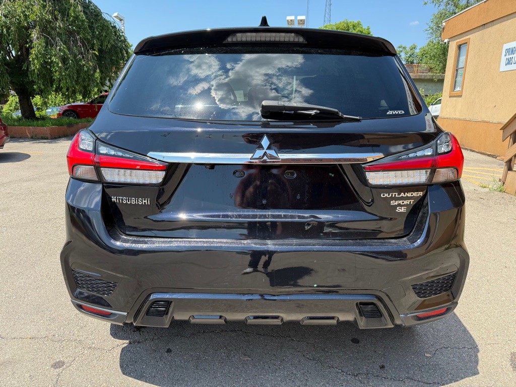 2021 Mitsubishi Outlander Image 6