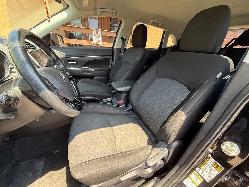 2021 Mitsubishi Outlander Image 9