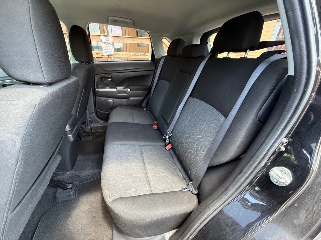 2021 Mitsubishi Outlander Image 10
