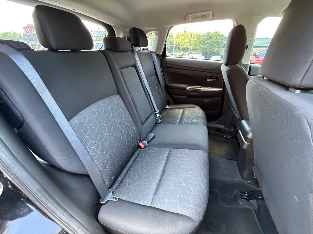 2021 Mitsubishi Outlander Image 12