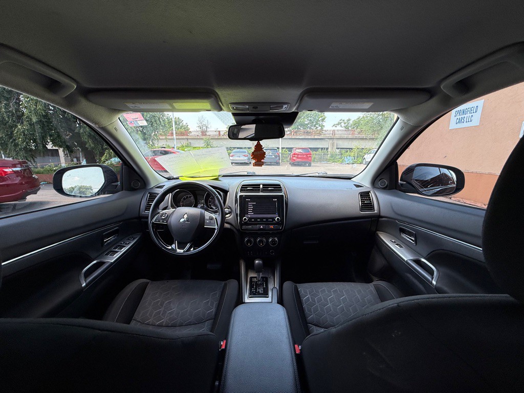 2021 Mitsubishi Outlander Image 13