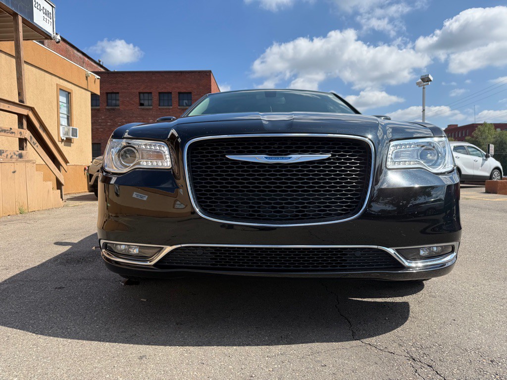 2021 Chrysler 300 Image 2