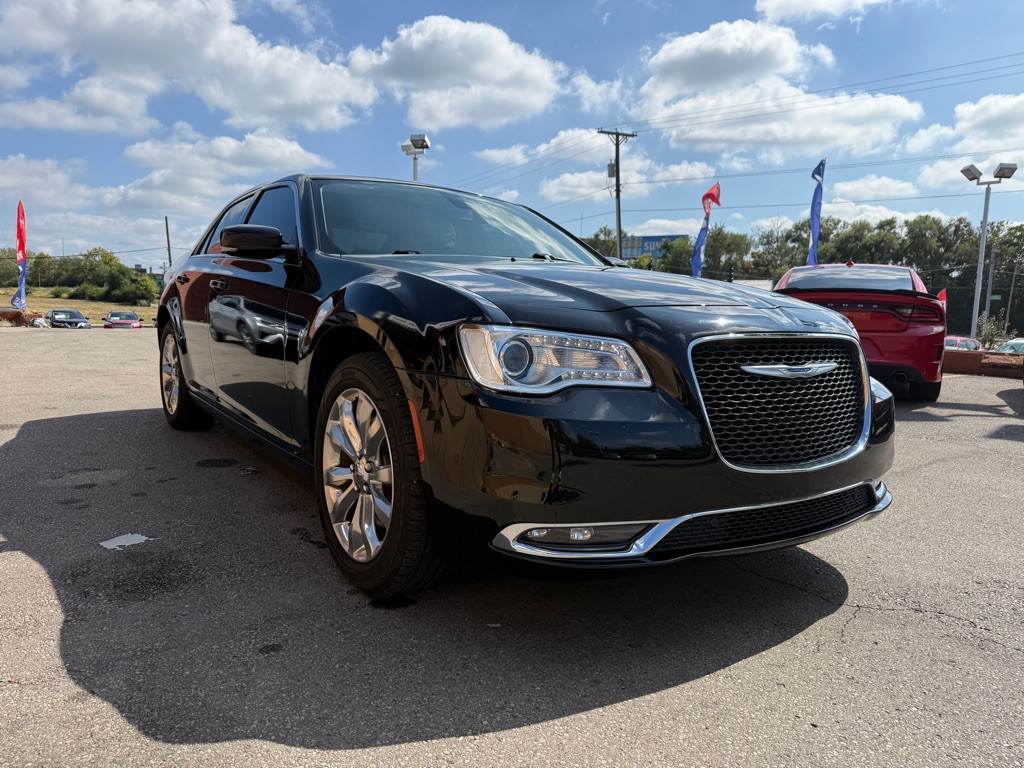 2021 Chrysler 300 Image 3