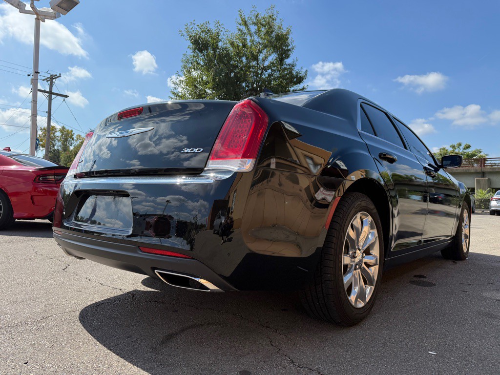 2021 Chrysler 300 Image 5