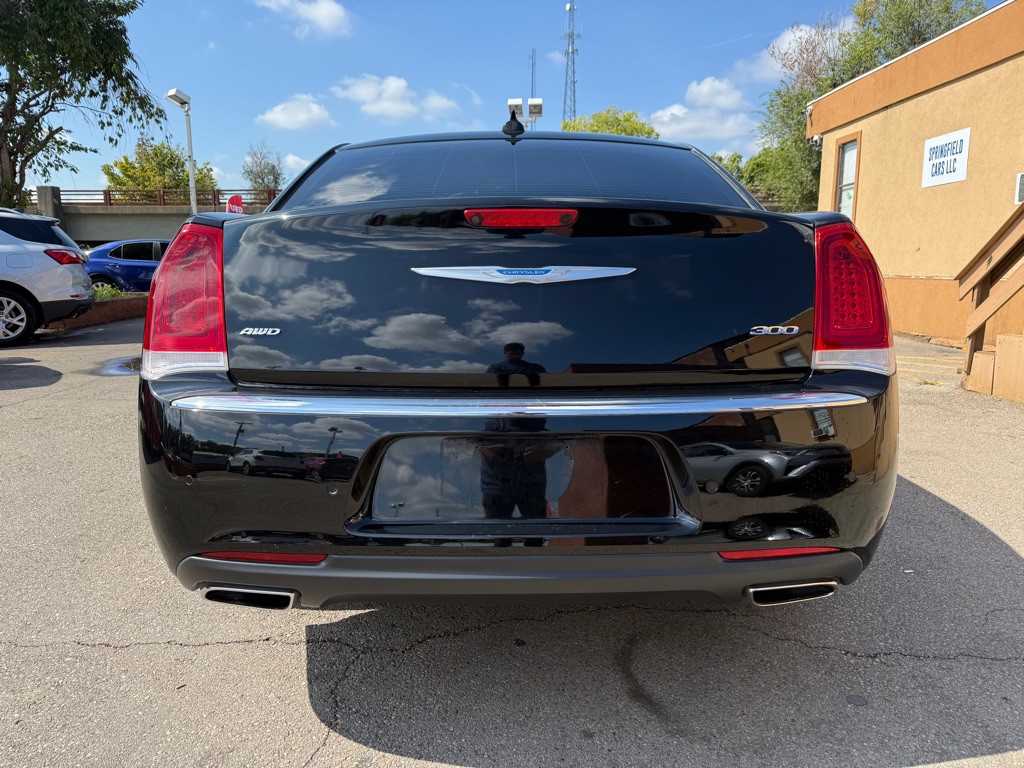 2021 Chrysler 300 Image 6