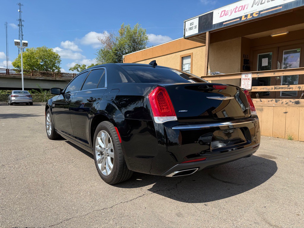 2021 Chrysler 300 Image 7
