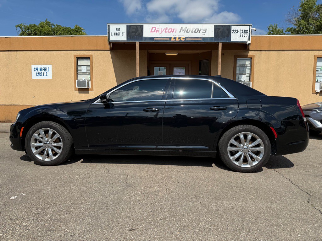 2021 Chrysler 300 Image 8