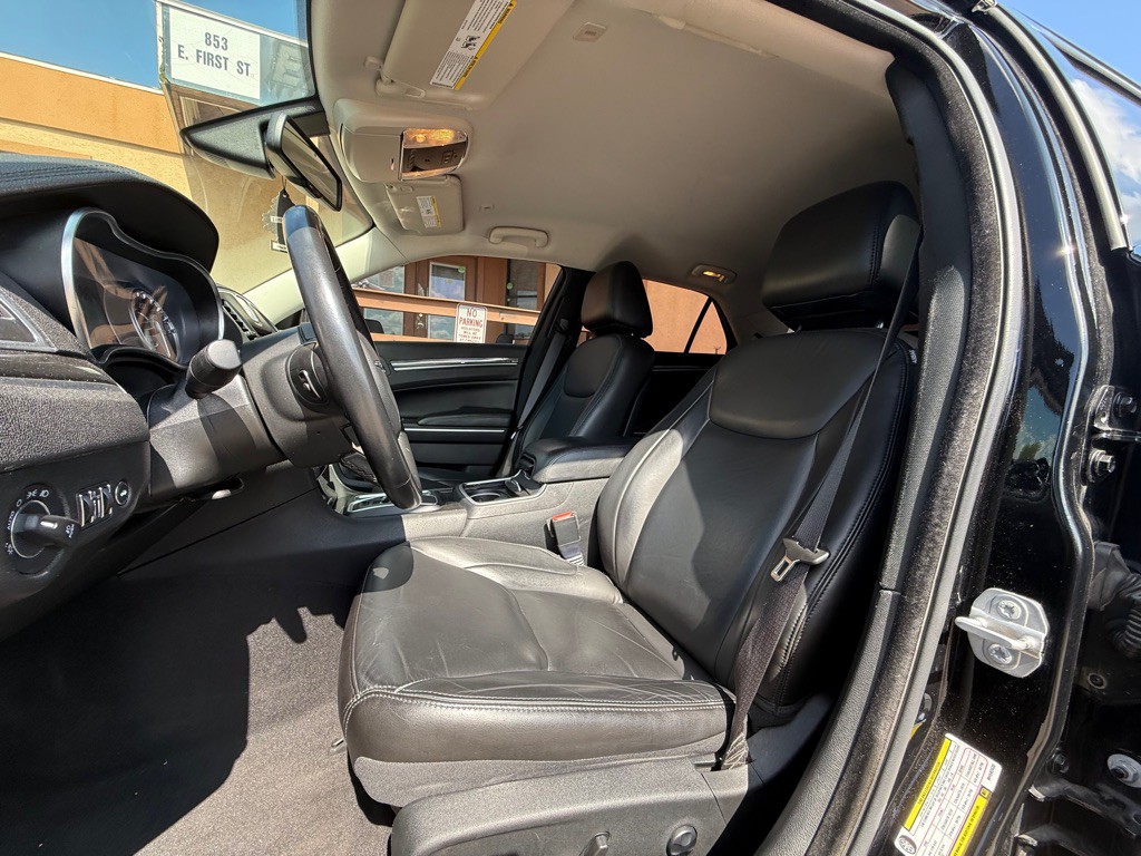 2021 Chrysler 300 Image 9