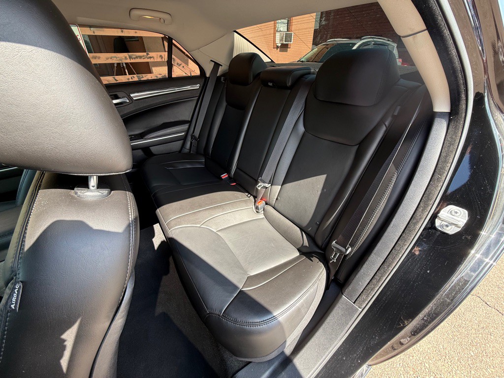 2021 Chrysler 300 Image 10