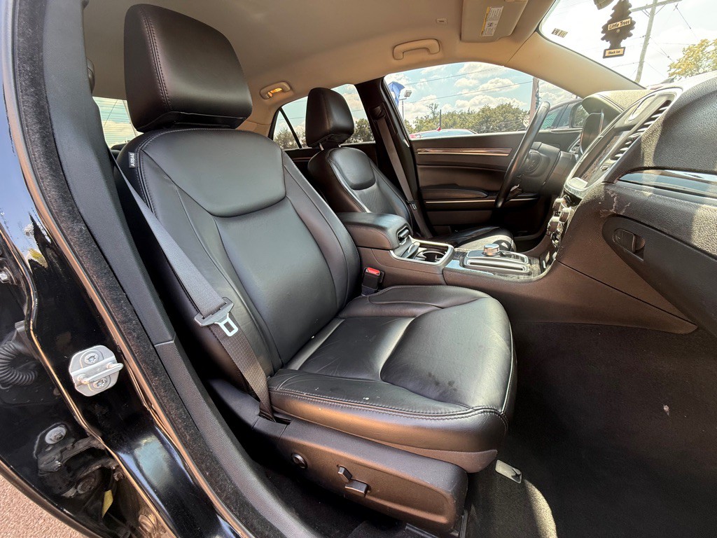 2021 Chrysler 300 Image 11