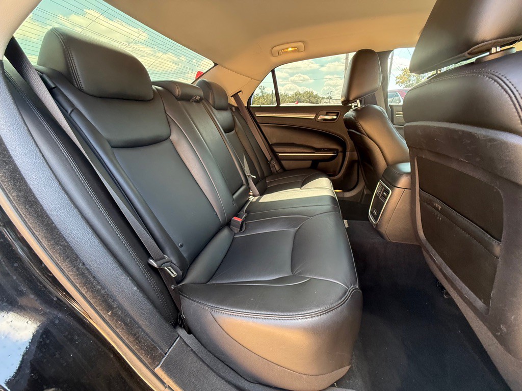 2021 Chrysler 300 Image 12