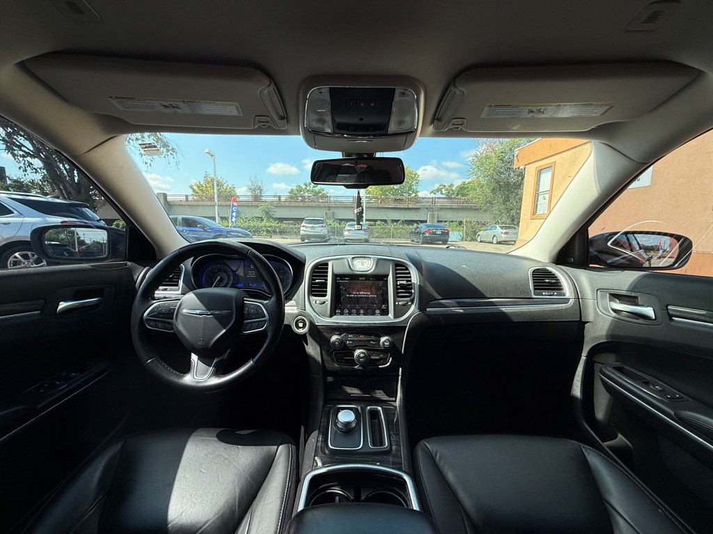 2021 Chrysler 300 Image 13