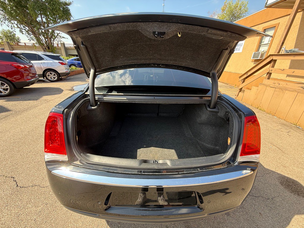 2021 Chrysler 300 Image 14