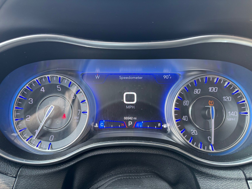 2021 Chrysler 300 Image 15