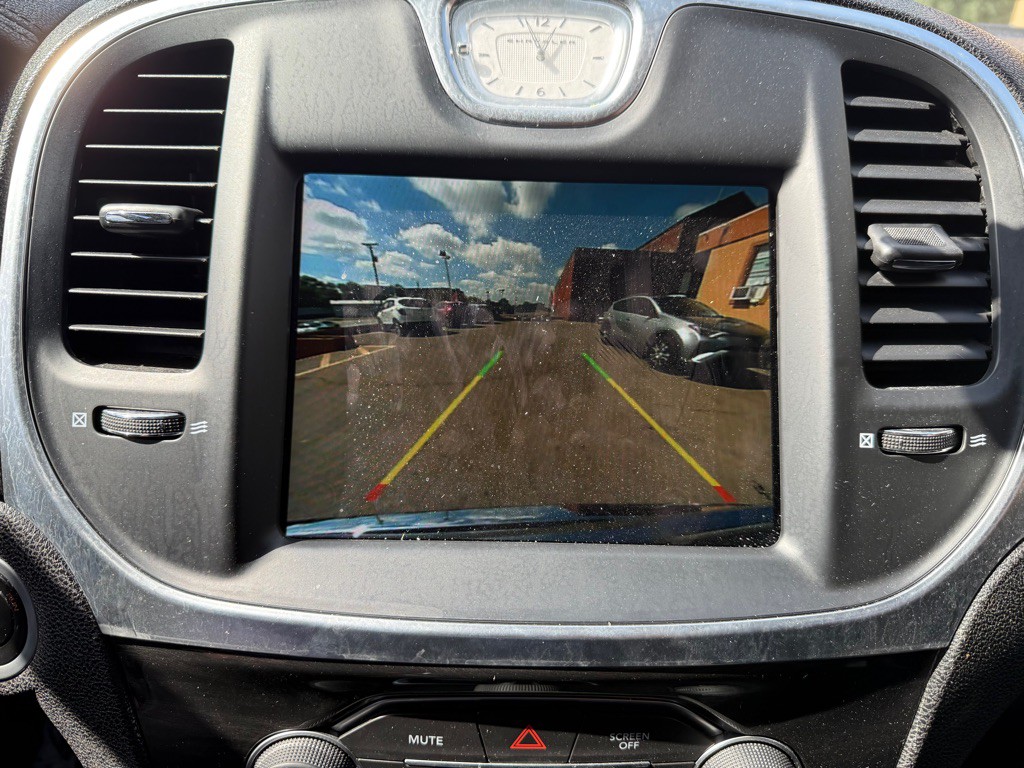 2021 Chrysler 300 Image 16