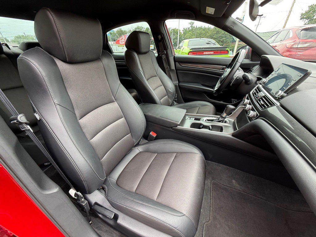 2018 Honda Accord Image 11