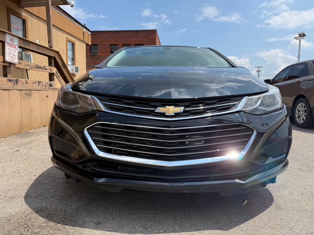 2018 Chevrolet Cruze Image 2