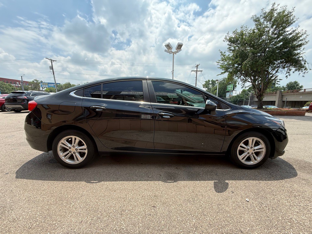 2018 Chevrolet Cruze Image 4