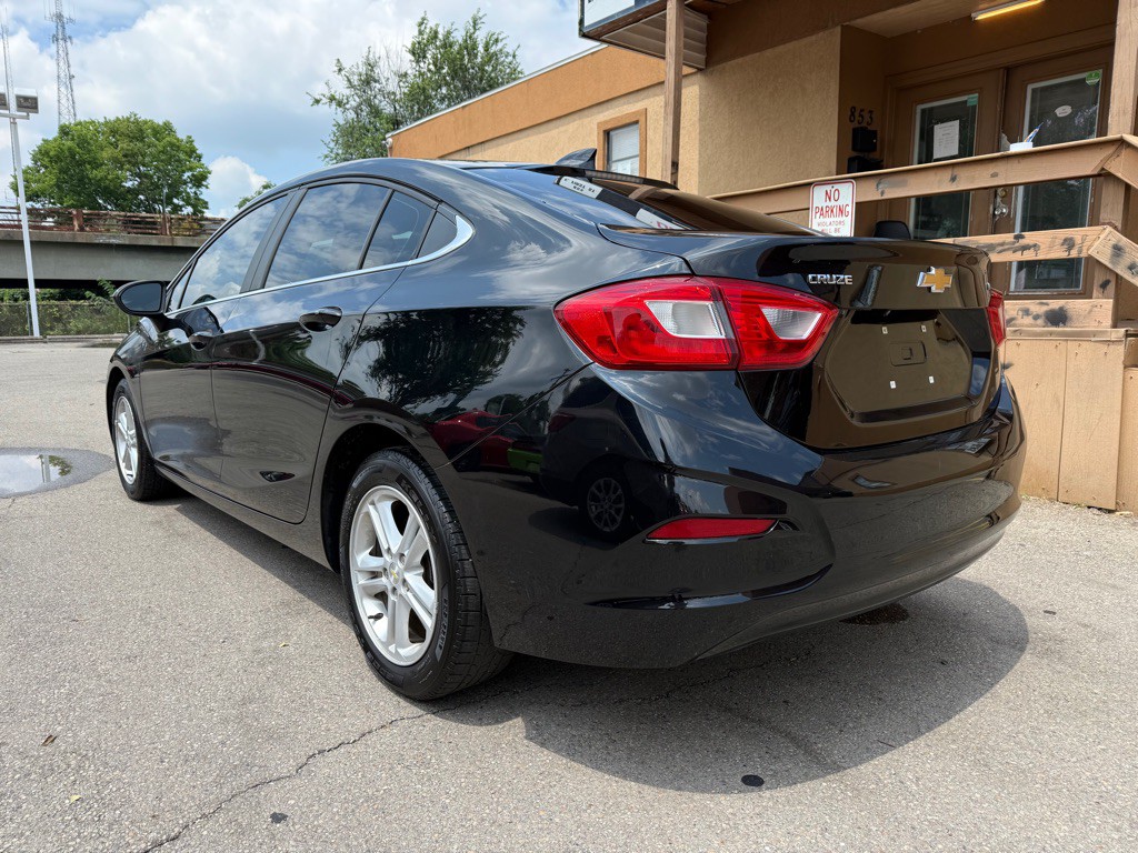 2018 Chevrolet Cruze Image 7