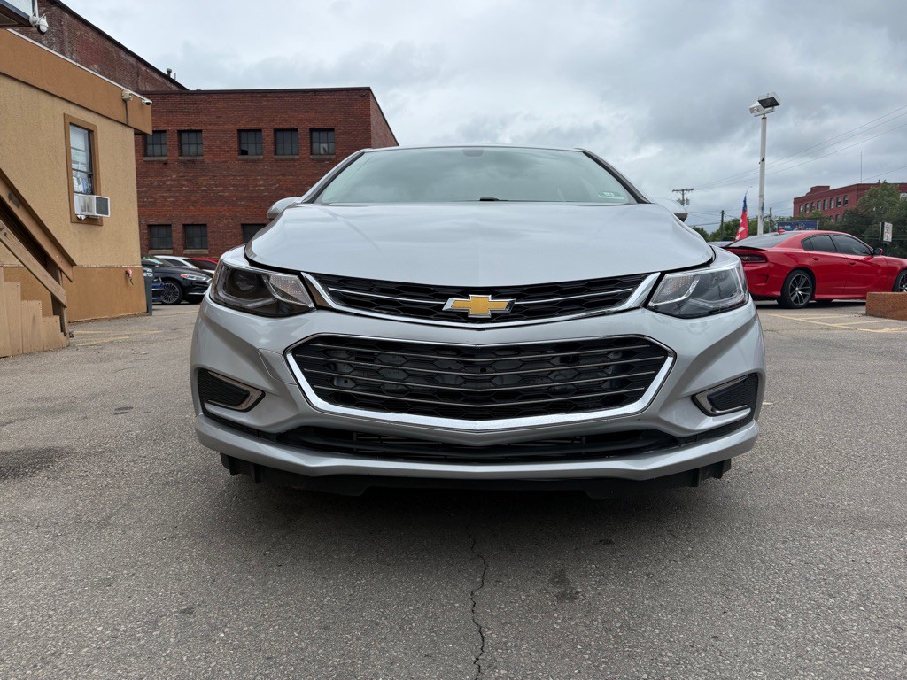 2018 Chevrolet Cruze Image 2