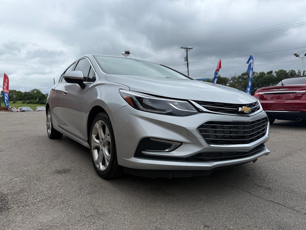 2018 Chevrolet Cruze Image 3