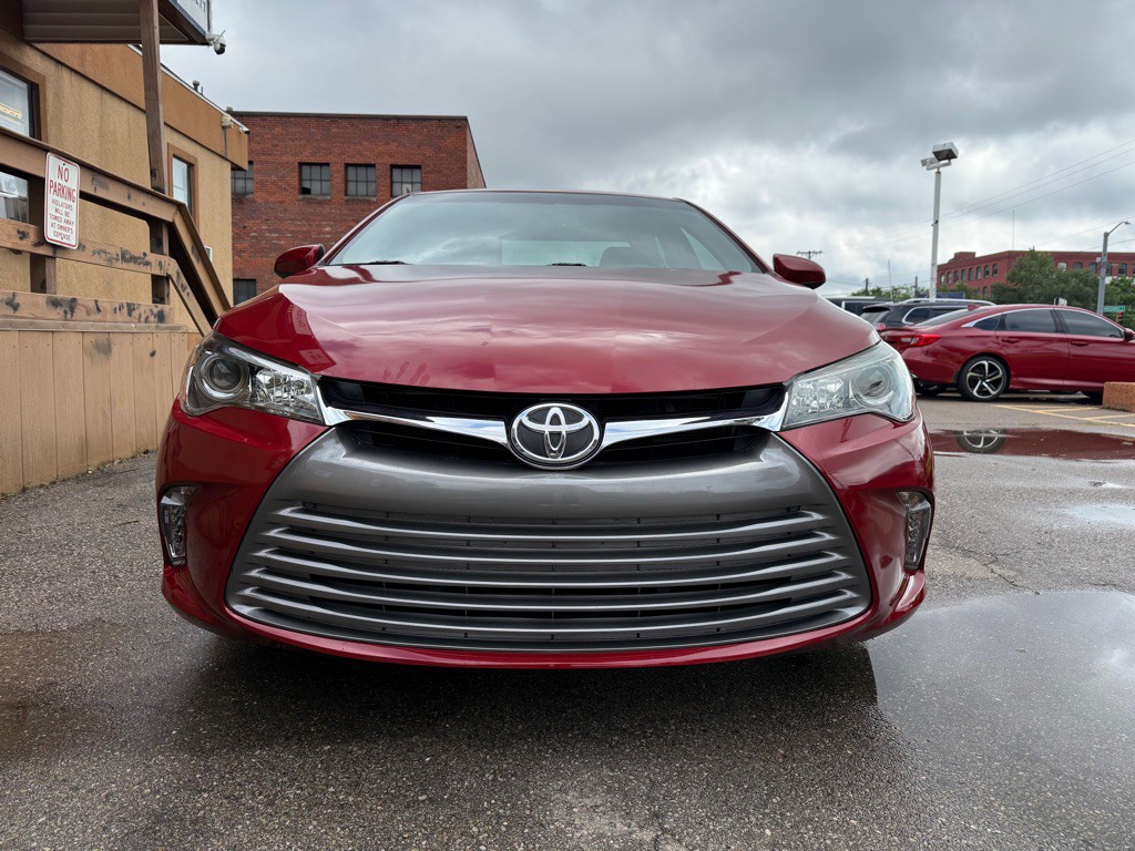 2016 Toyota Camry Image 2