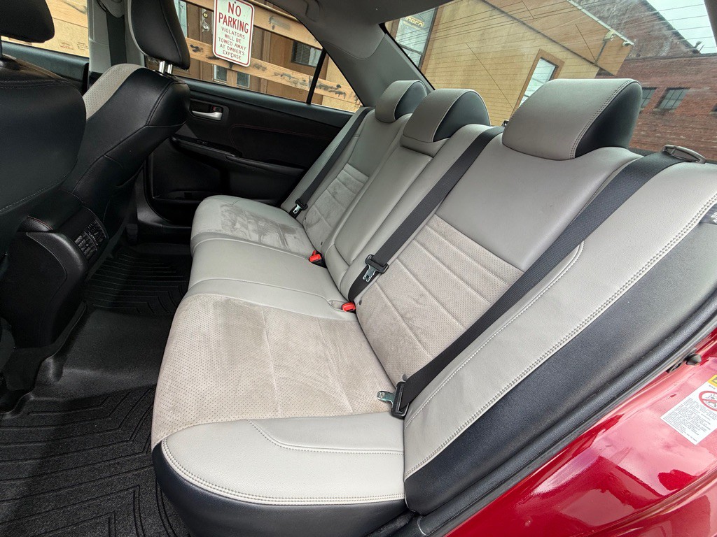 2016 Toyota Camry Image 10