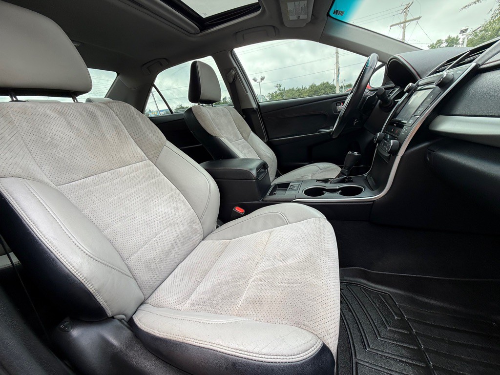 2016 Toyota Camry Image 11