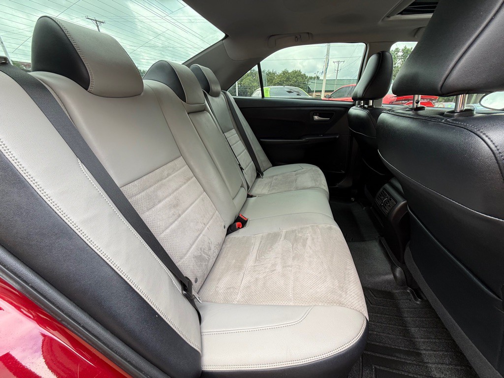2016 Toyota Camry Image 12