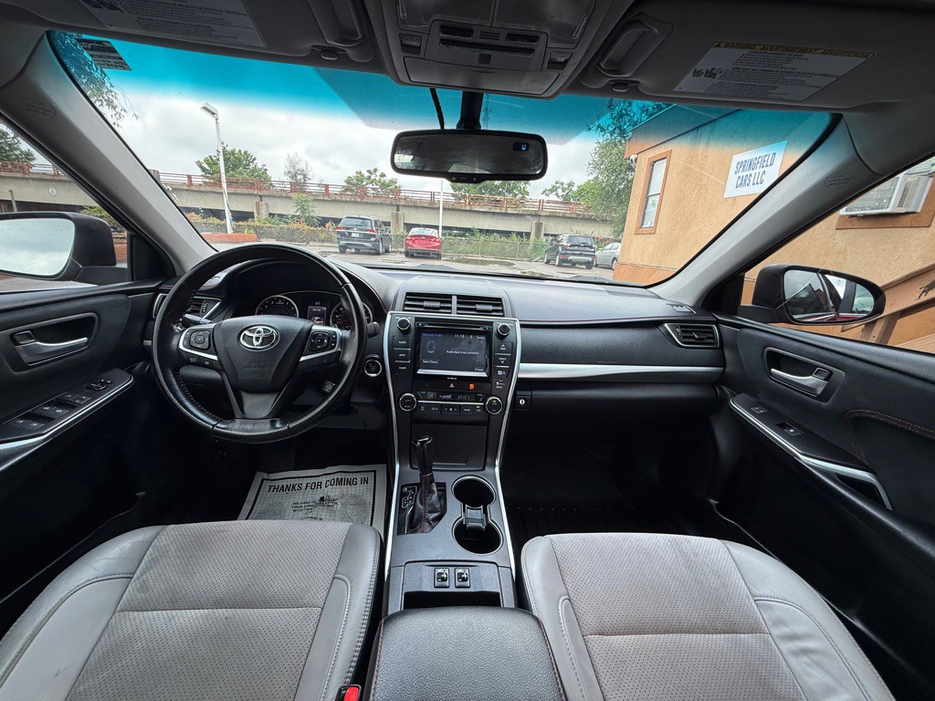 2016 Toyota Camry Image 13