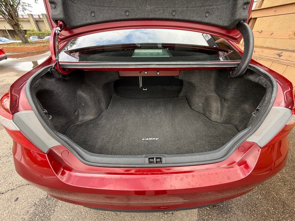 2016 Toyota Camry Image 14