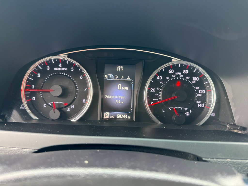 2016 Toyota Camry Image 15