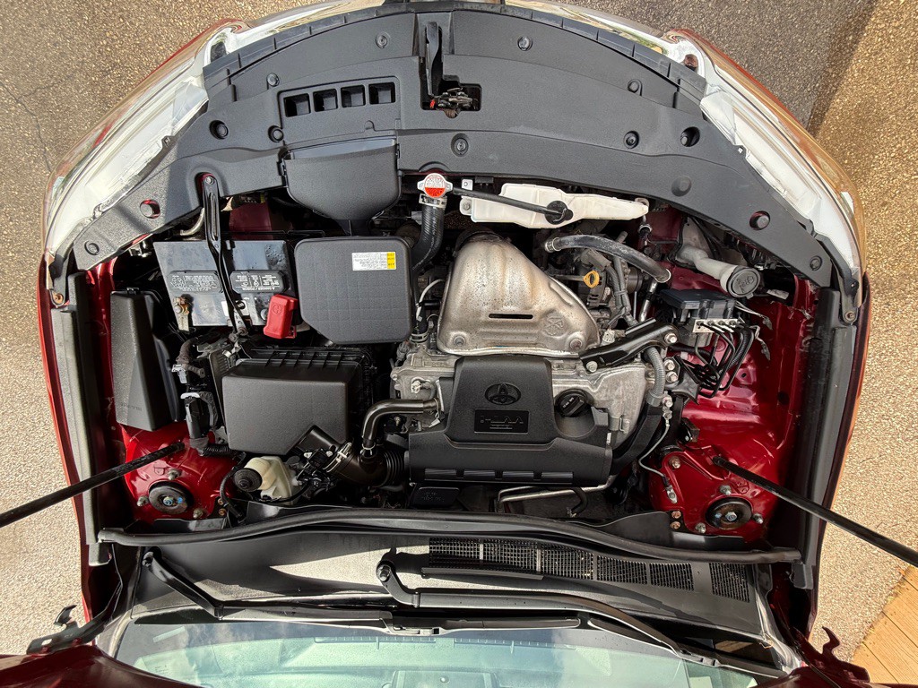 2016 Toyota Camry Image 17