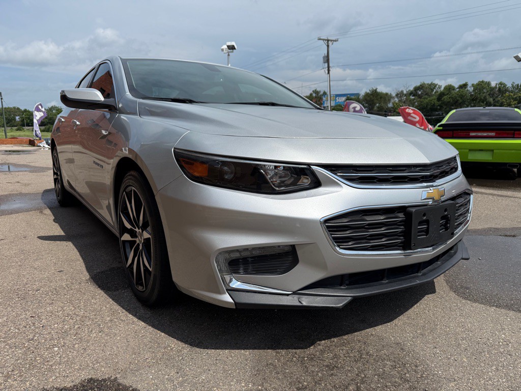 2017 Chevrolet Malibu Image 3