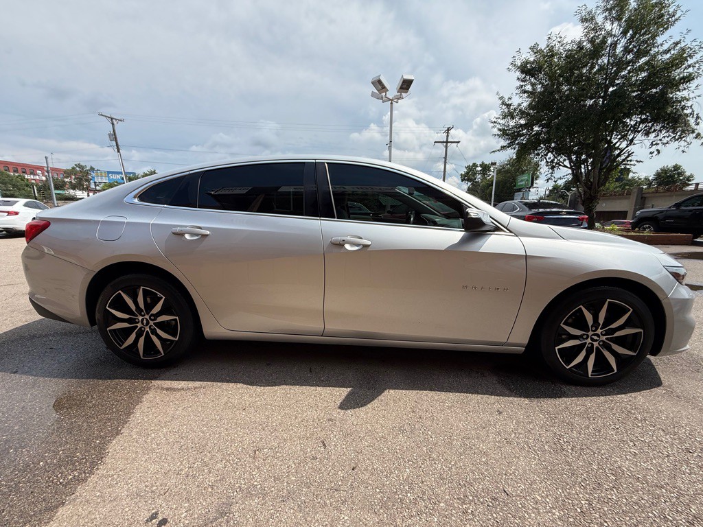 2017 Chevrolet Malibu Image 4
