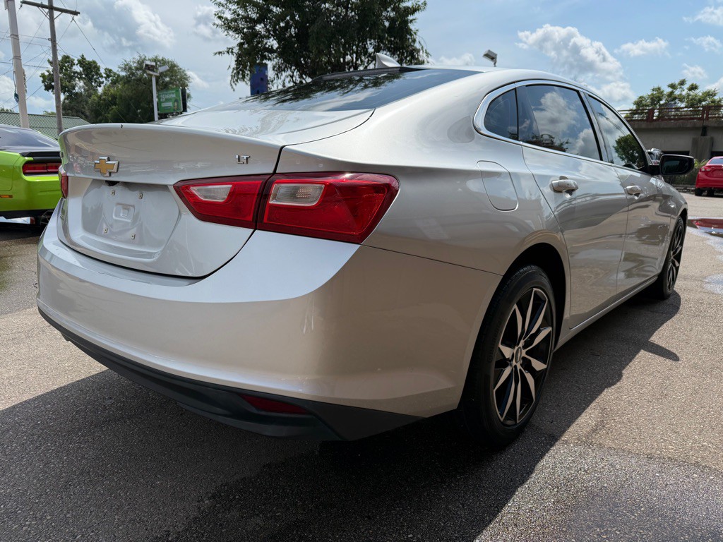 2017 Chevrolet Malibu Image 5