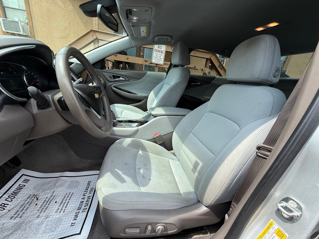 2017 Chevrolet Malibu Image 9