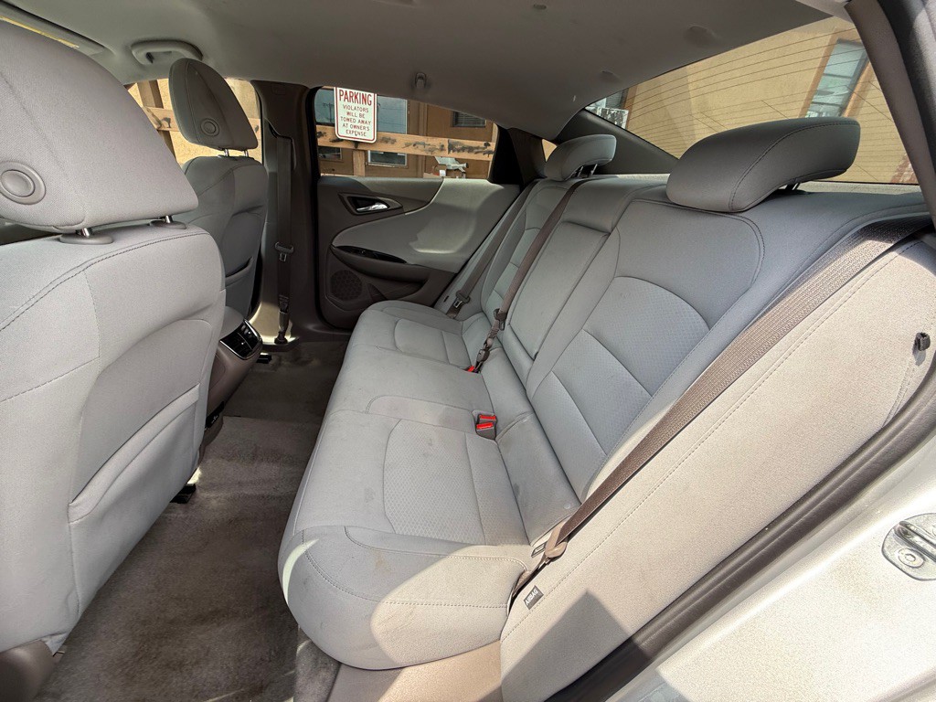 2017 Chevrolet Malibu Image 10