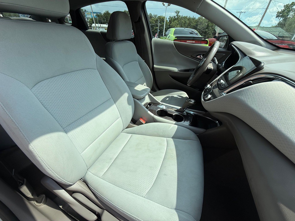 2017 Chevrolet Malibu Image 11