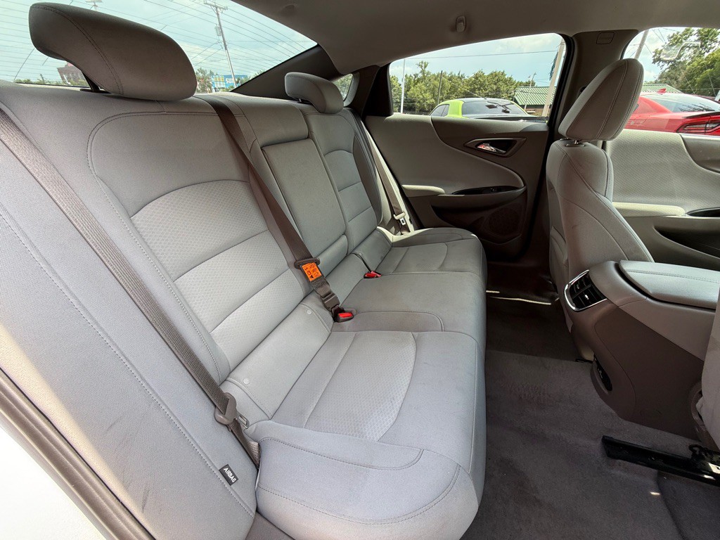 2017 Chevrolet Malibu Image 12