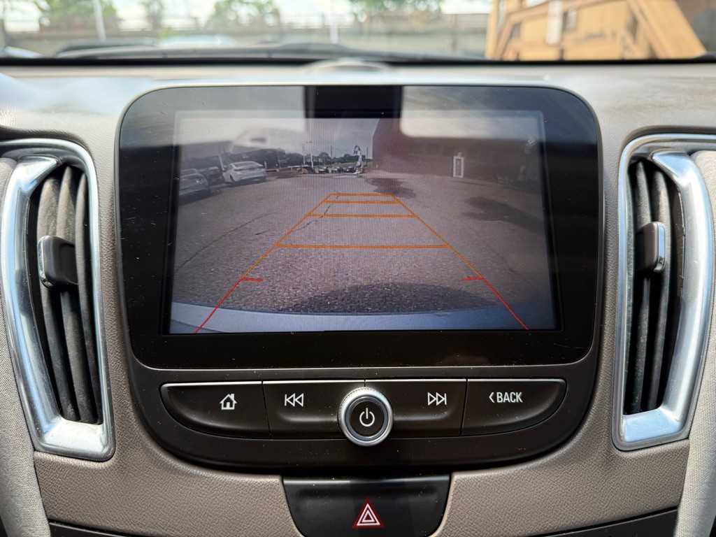 2017 Chevrolet Malibu Image 16