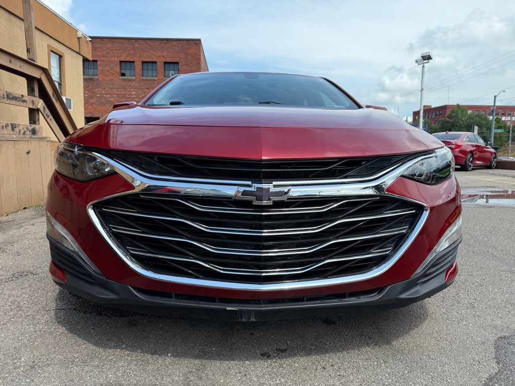 2021 Chevrolet Malibu Image 2